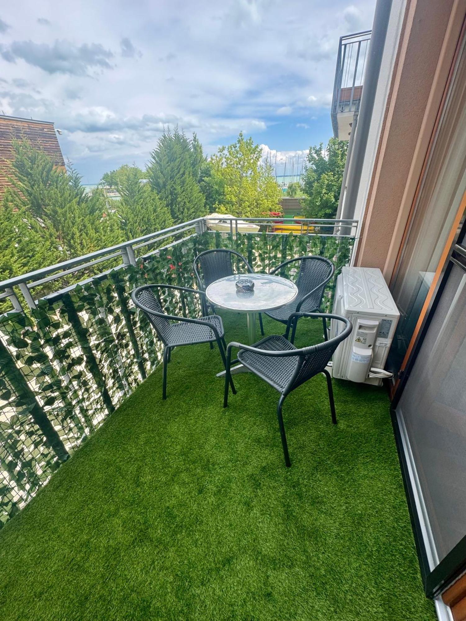 Silver Marina Apartment-Orzoett Melygarazs 巴拉顿菲赖德 外观 照片